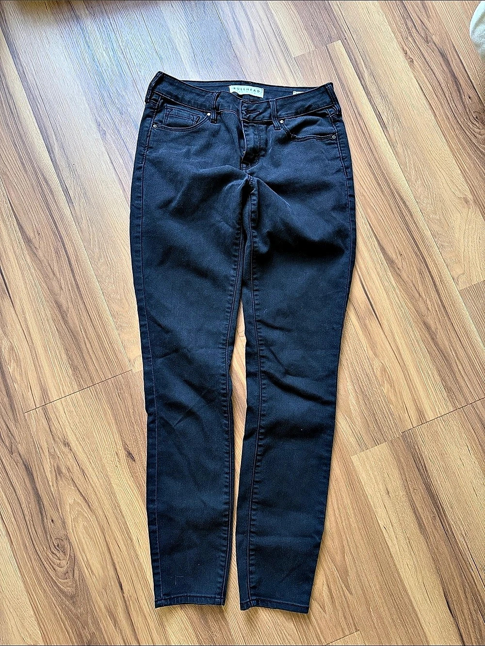 Bullhead Skinny Jeans in Black